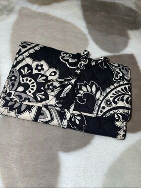 Vera Bradley Quilted Black and White Floral Travel Jewelry Roll